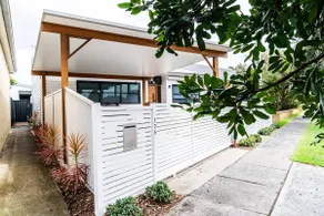 A Chic Coastal Hideaway at Toowoon Bay Beach - Image 2