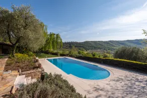 Beautiful villa with private garden and pool - Image 5
