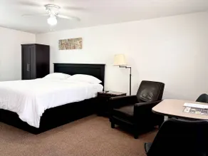 Room 7 at Inlands Lake Motel, Indian River, MI - Image 3