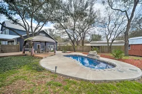 Spacious Abode, Walk to Texas Heroes Square! - Image 3