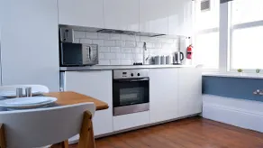 Ideal location- Studio flat in heart of the city - Image 5