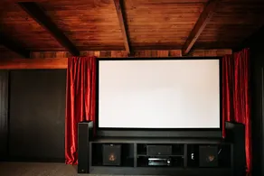 The Starburst Inn: Enclosed Heated Pool, Theater - Image 3