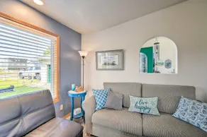 Pet-Friendly Ocean Park Home w/ Decks & View! - Image 5
