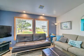 Pet-Friendly Ocean Park Home w/ Decks & View! - Image 4