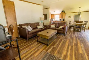 Cozy Cabin Steps Away from Lake Ontario - Image 4