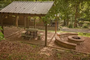 Jake Cabin luxury hot tub, firepit close downtown - Image 5