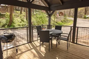 Jake Cabin luxury hot tub, firepit close downtown - Image 3
