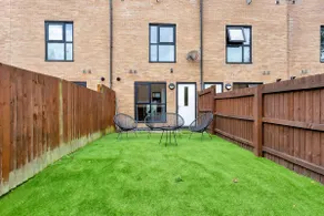 Salford Quays Luxury Safari Retreat Free Parking - Image 3