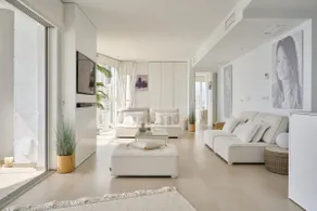 Luxury Apartment on the Beach - Image 2