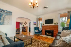 The Golden Parlor- Historic Victorian, Hot Tub - Image 3