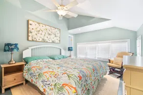 Krusty Krab! Lakefront Getaway, Walk to Downtown! - Image 5