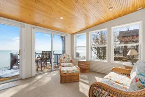Krusty Krab! Lakefront Getaway, Walk to Downtown! - Image 2