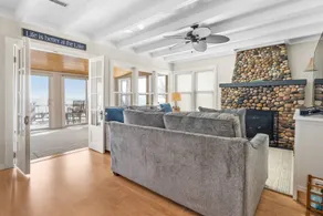 Krusty Krab! Lakefront Getaway, Walk to Downtown! - Image 3