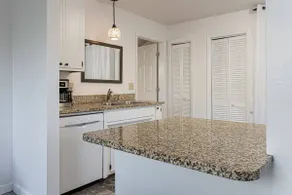 4BR Home Minutes to DOWNTOWN, RAD & BILTMORE - Image 5