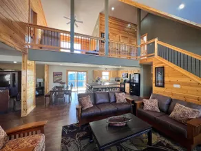 Table Rock Lake Luxe Cabin Chef's Kitchen King Bed - Image 2