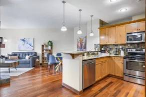 Alluring Mountain View Condo - Right In The Heart Of Downtown - managed by Little Sister Getaways - Image 4