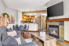Alluring Mountain View Condo - Right In The Heart Of Downtown - managed by Little Sister Getaways - Image 2