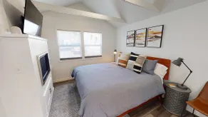 11th Street Studio ~ New/ Stylish & 3 blocks to Plaza! - Image 3
