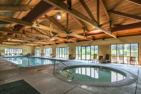 Creekside home with private hot tub & fireplace - access to pools hot tub gym - Image 5