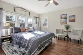 Historic Home- vintage charm & modern comforts - Image 4