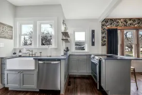 Historic Home- vintage charm & modern comforts - Image 3