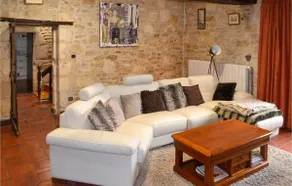 2 Bedroom Beautiful Home In Saint-Jean-D'angle - Image 3