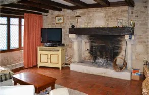 2 Bedroom Beautiful Home In Saint-Jean-D'angle - Image 5