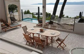 Two-Bedroom Apartment In Lokva Rogoznica - Image 2