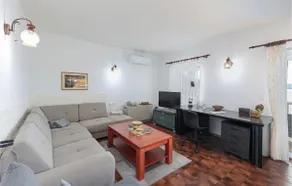 Two-Bedroom Apartment In Lokva Rogoznica - Image 5