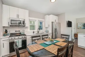 Great Lakes Downtown Duplex: 2 units in one! - Image 4