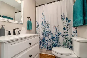 Great Lakes Downtown Duplex: 2 units in one! - Image 5
