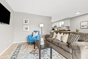 Quiet & Cozy End Unit Near Downtown Mount Clemens - Image 2