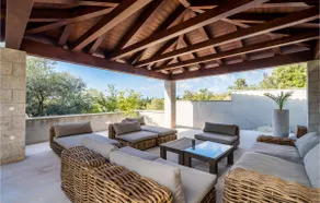 Lovely Apartment In Cilipi - Image 2