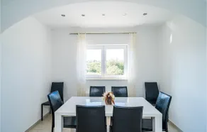 Lovely Apartment In Cilipi - Image 5