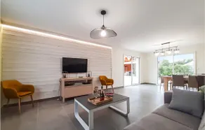Luxurious Home In Herly - Image 2