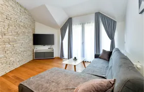 Stunning Home In Desni Stefanki - Image 5