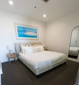 Glenelg Oasis, Pool, Gym, Spa & Sauna, Free Parking, City Views - Image 2