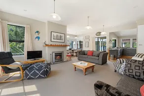 Lavender Country Cottage - Arrowtown Holiday Home - Image 2