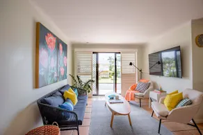 Colourful Shelly Beach Townhouse - Dog-friendly - Image 2