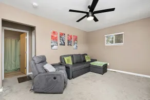 Restful single bedroom getaway - Image 5