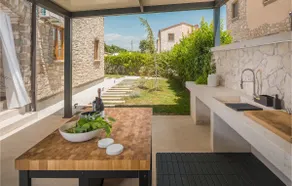 Stunning Home In Cabrunici - Image 4