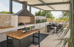 Stunning Home In Cabrunici - Image 5
