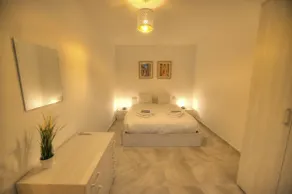 Bright and beautifully furnished apartment close to seafront BFRA1-2 - Image 5