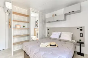 3-Room Cottage, 4/6 People, Air-Conditioned + TV - Image 3