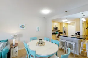 Sunny beach condo with washer & dryer, pool & hot - Image 5