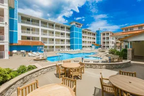 Sunny beach condo with washer & dryer, pool & hot - Image 2