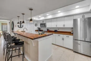 Luxury direct oceanfront corner with large private balcony, heated pool and garage - Image 5