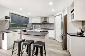 5 Bedrooms I Sleeps 13 I Bellarine Peninsula - Image 3