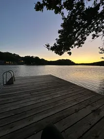 Double Down: Spacious Lakefront Retreat with Stunn - Image 5