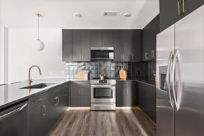 The Sobro Suite - 6 Beds & 6 blocks to Broadway - Image 2
